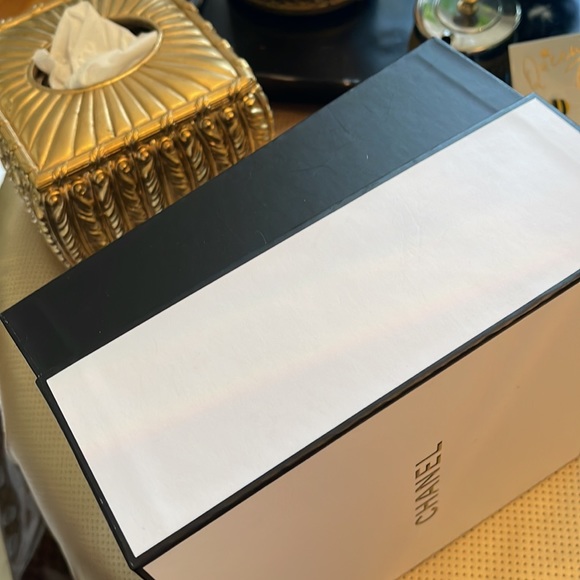 Authentic Chanel Box - Picture 9 of 11